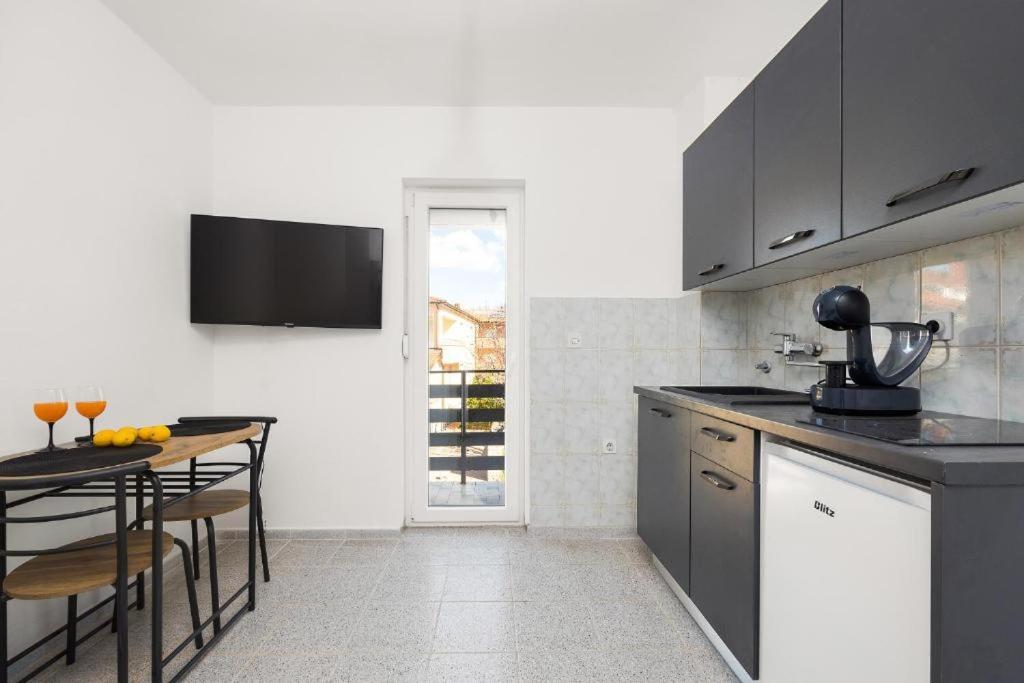Apartmani Suhi Brod Medulin Extérieur photo